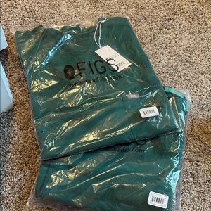 Figs Hunter Green Scrub Set